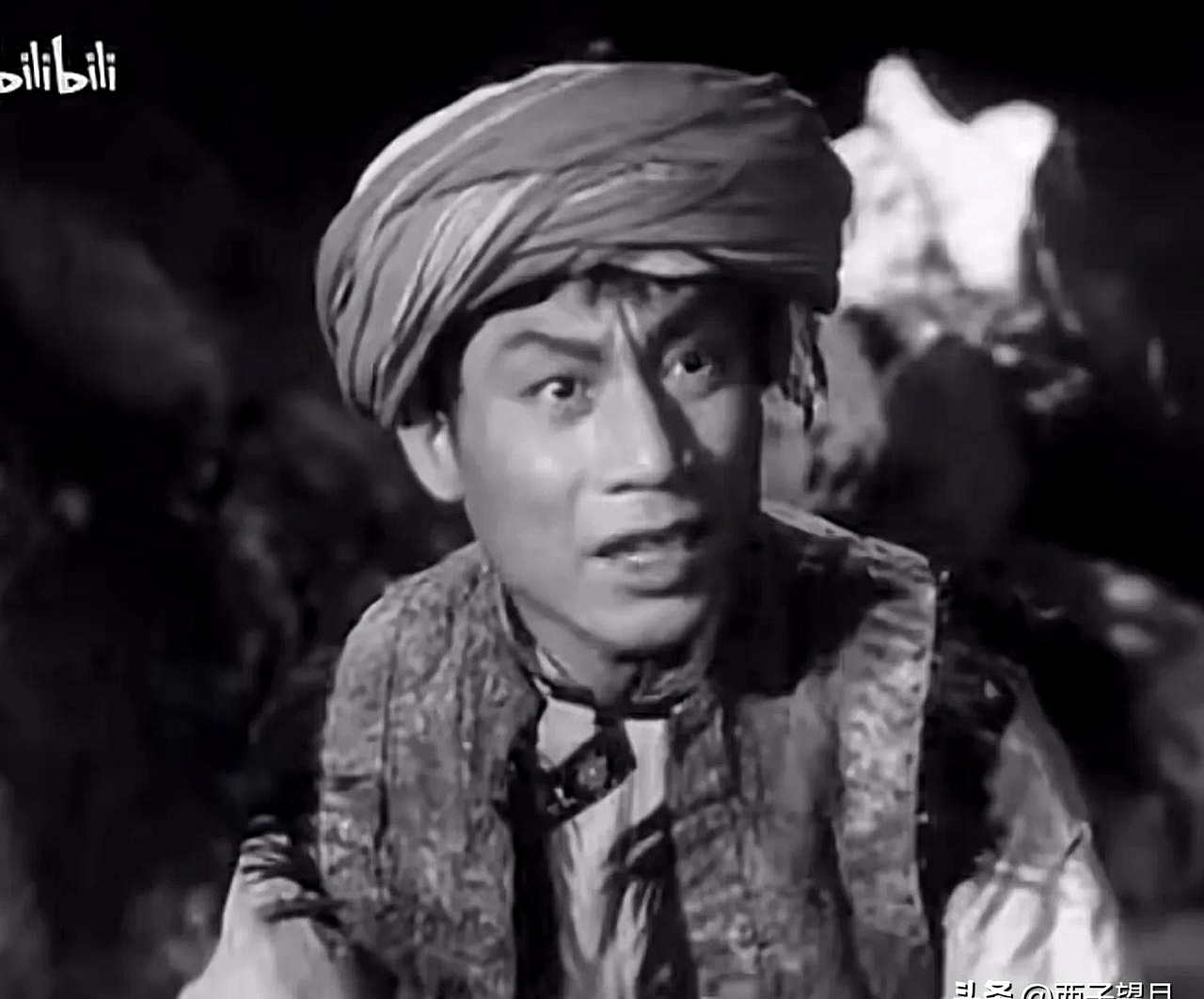 开云体育app-荣耀时刻：冠军降临选手笑逐颜开的简单介绍