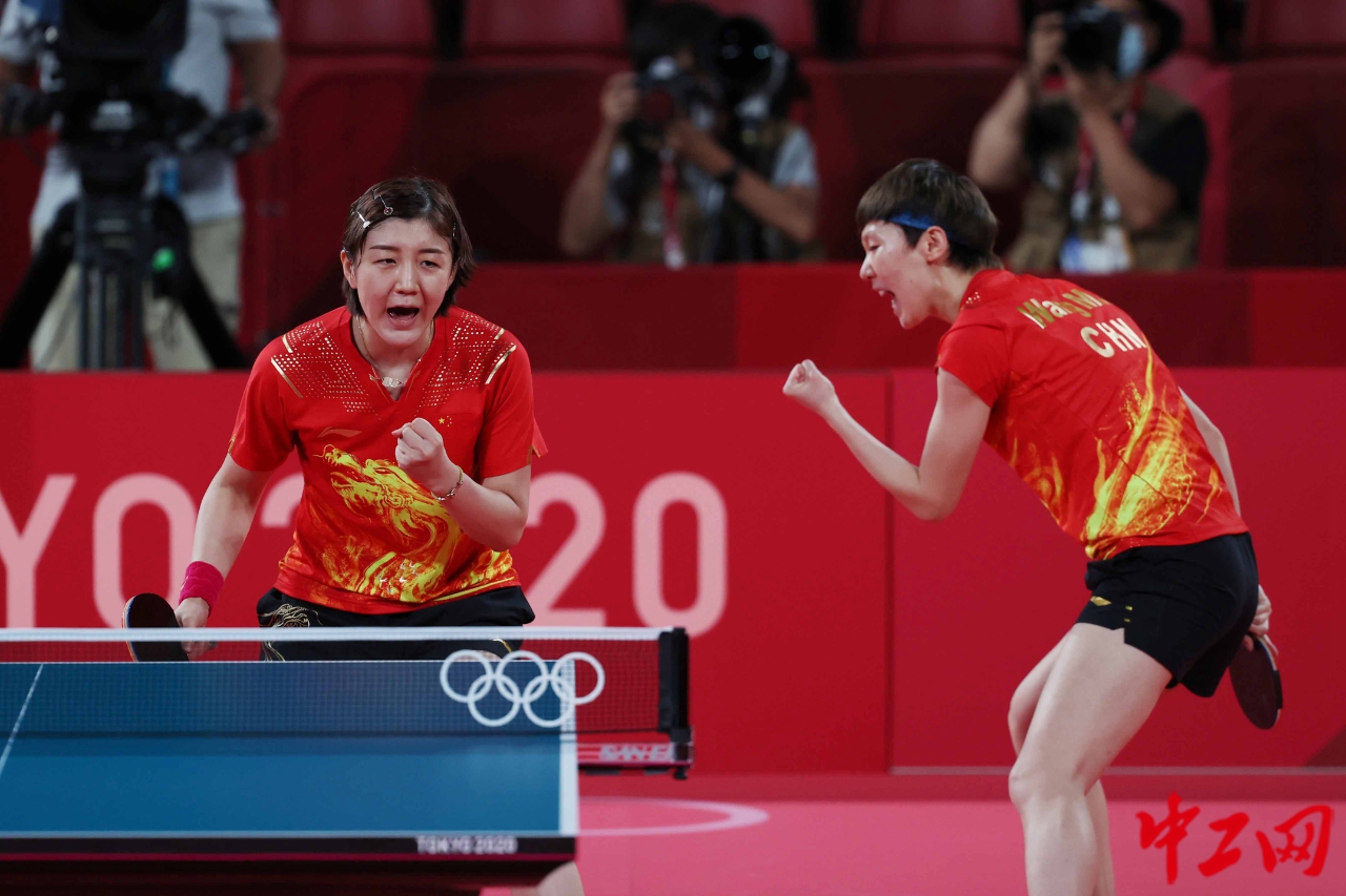 荷兰女子乒乓球选手激情夺冠 荷兰女子乒乓球选手激情夺冠