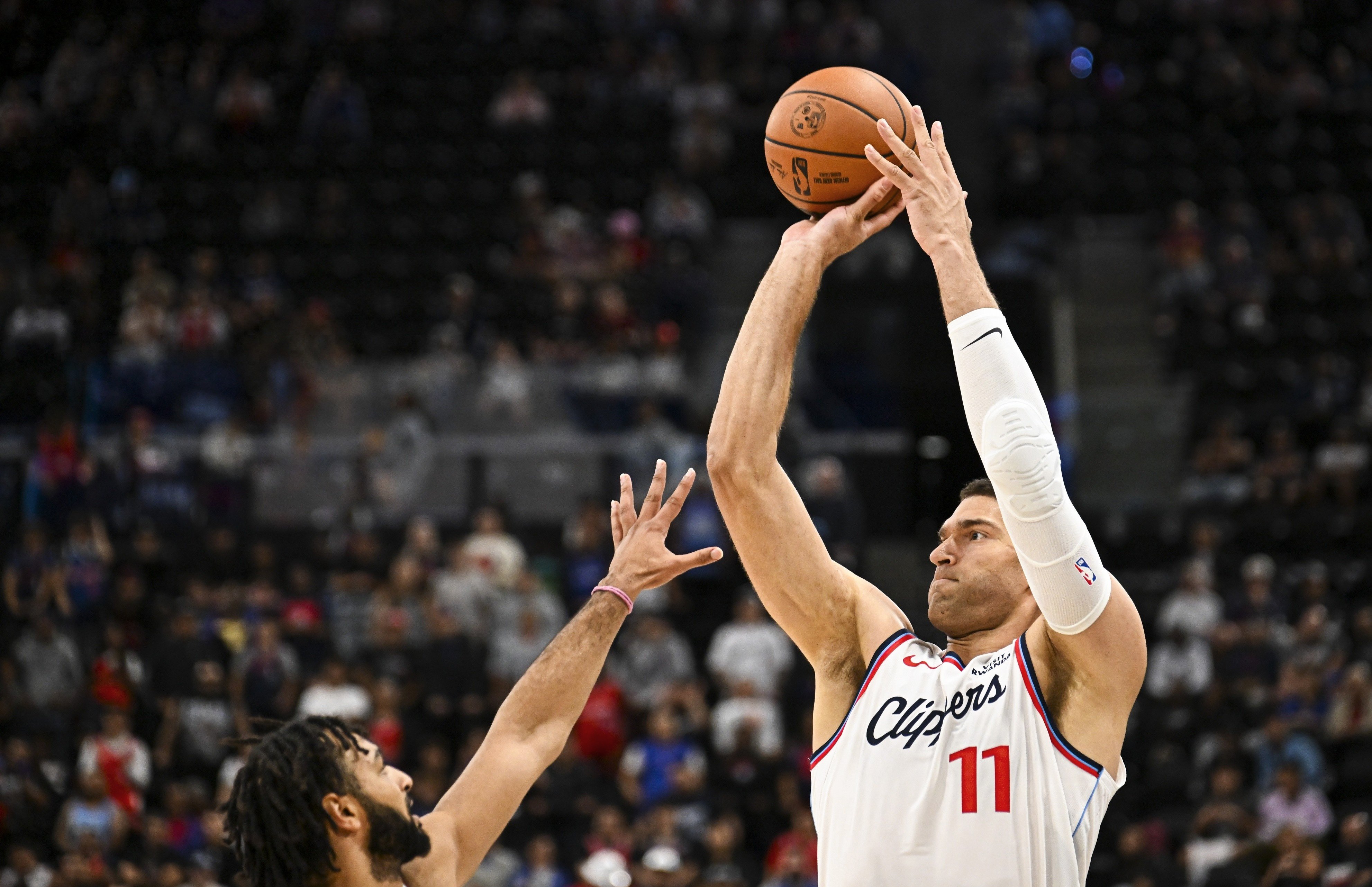 -快船新秀惊艳表现，带队赢得激战胜利的简单介绍