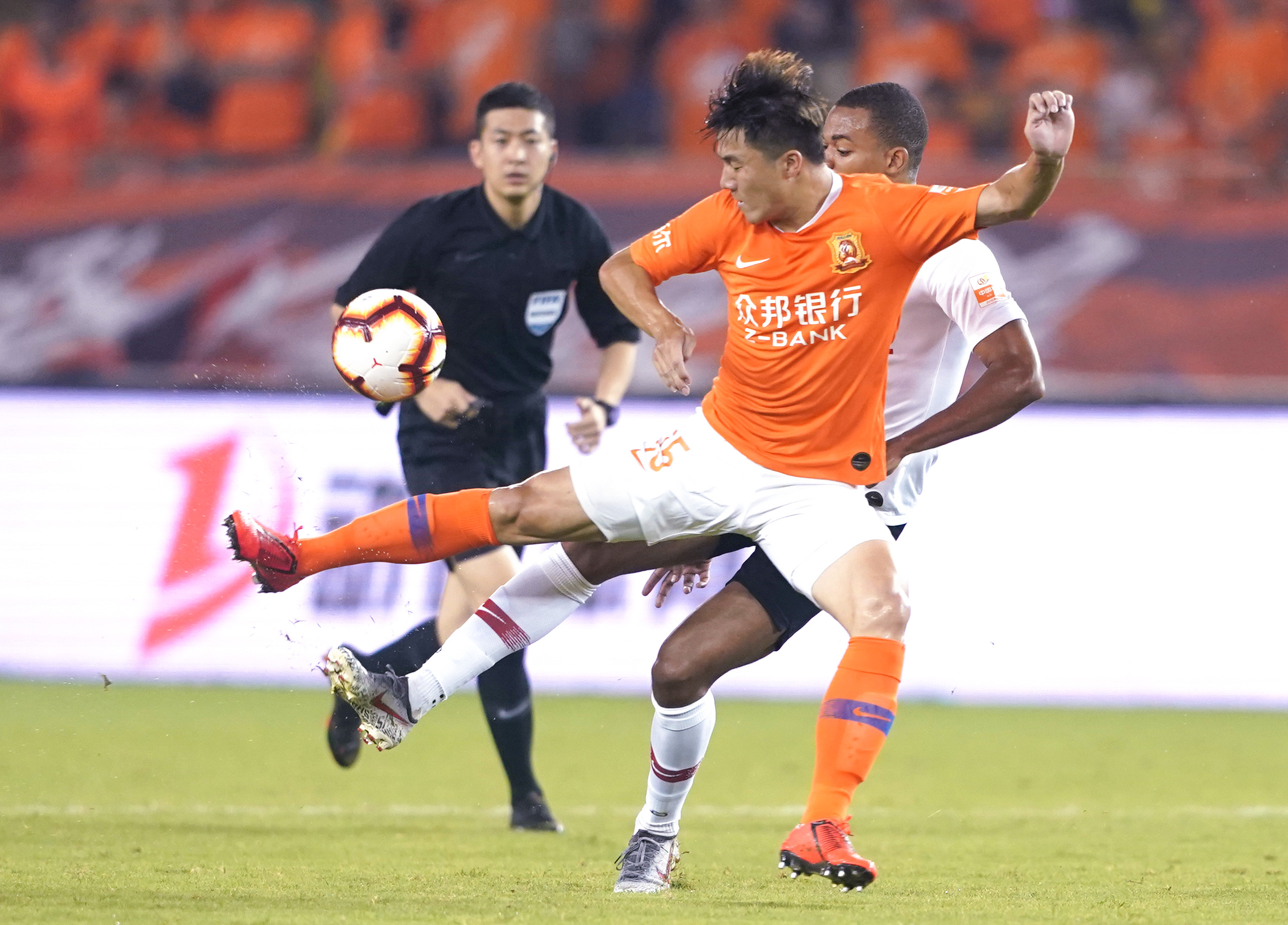 武汉卓尔击败大连一方，引发热议的简单介绍