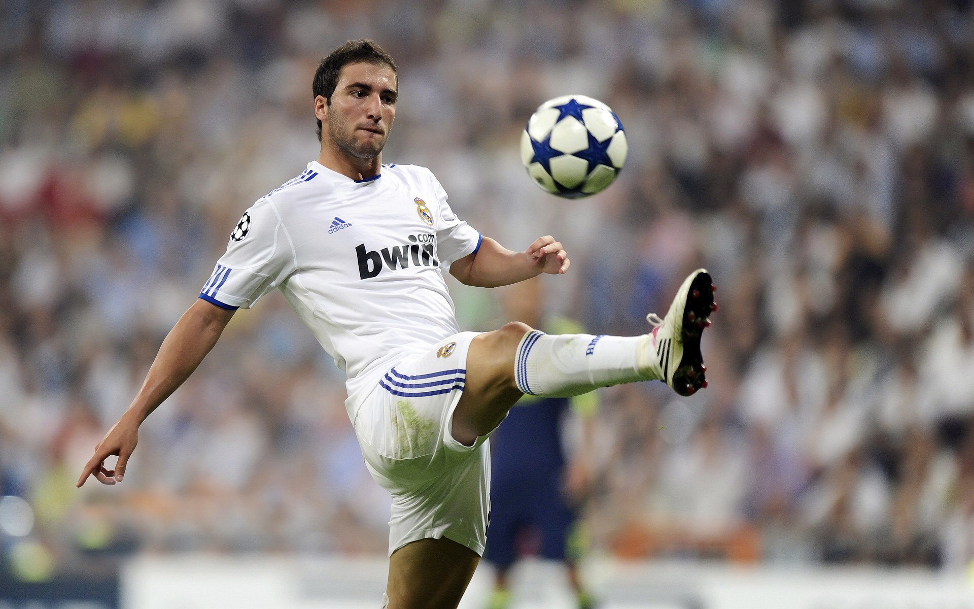 开云体育在线-跨界掌控力，当本泽马的战术智慧照亮NBA总决赛之夜