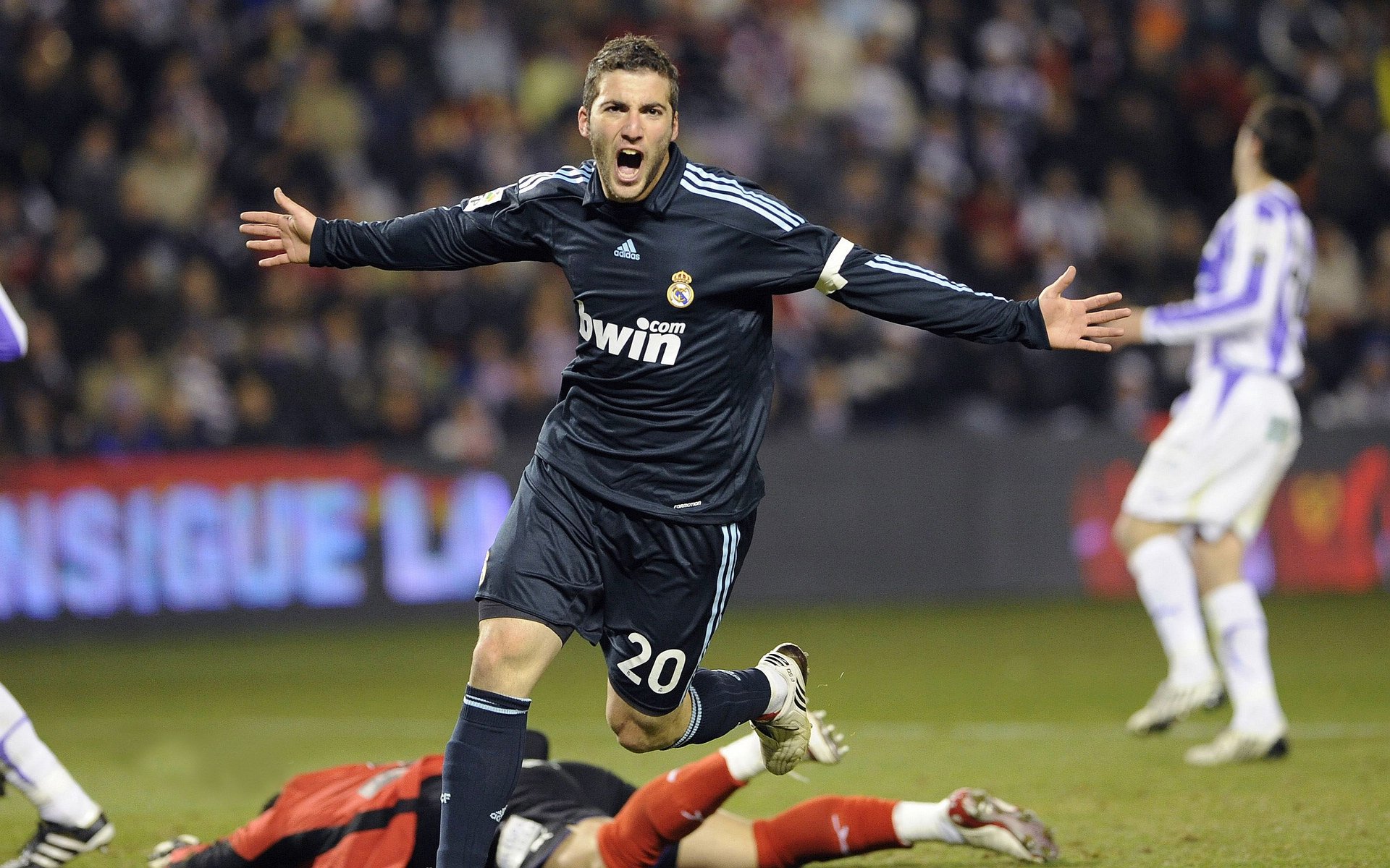 南半球德比的璀璨瞬间,孔德个人能力如何改写澳新对决的叙事