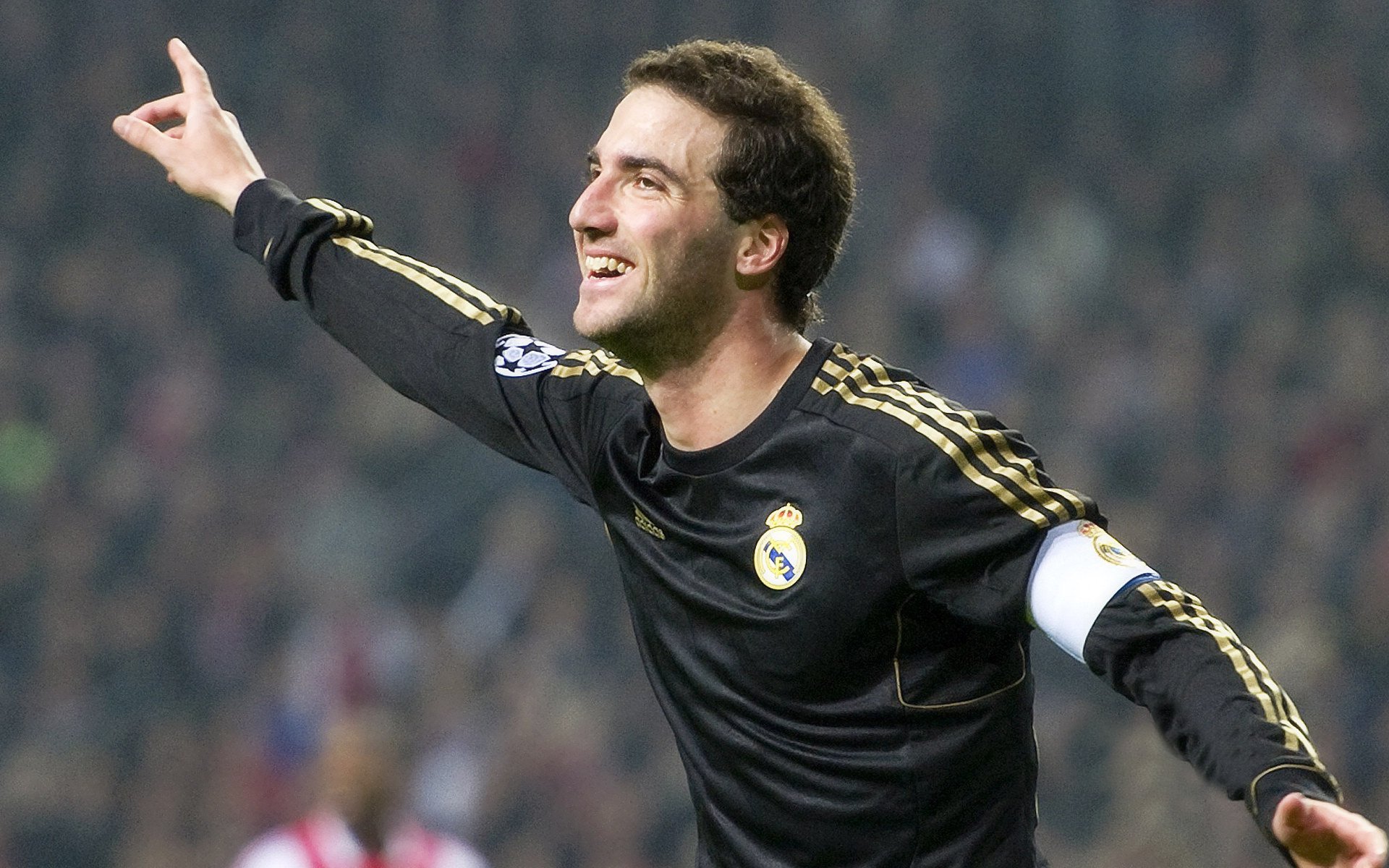 开云体育-西甲国家德比之夜，莱奥高光表现照亮世纪对决